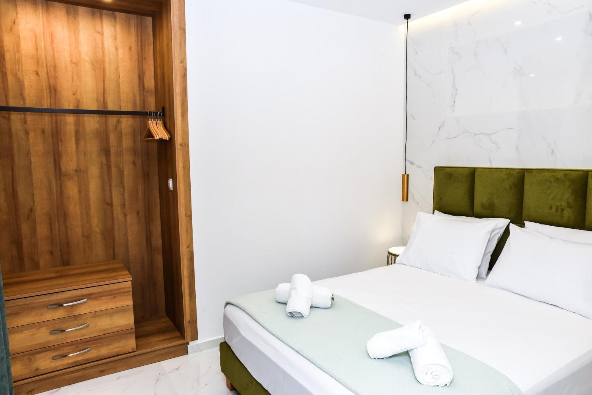 La Perla Apartments Каламата Экстерьер фото