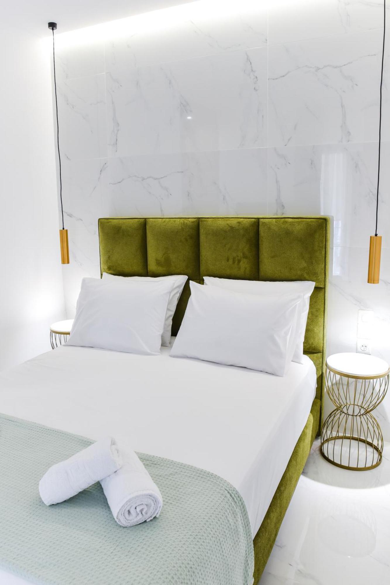 La Perla Apartments Каламата Экстерьер фото
