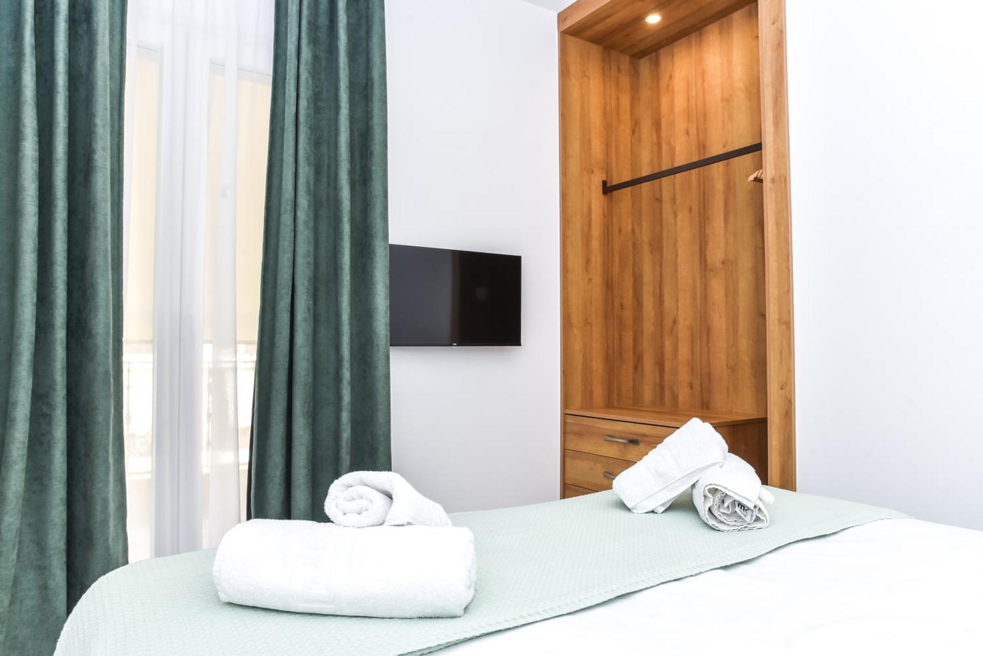 La Perla Apartments Каламата Экстерьер фото