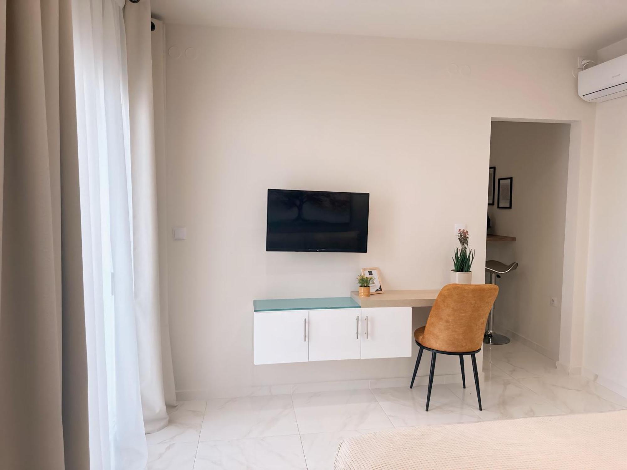 La Perla Apartments Каламата Экстерьер фото