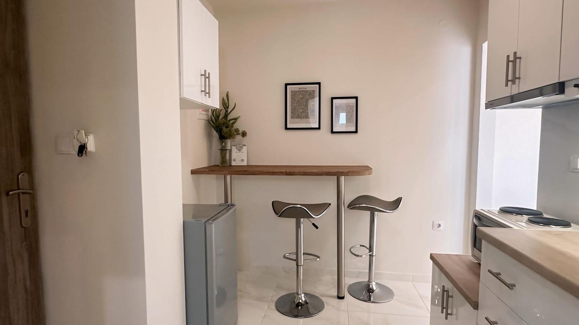 La Perla Apartments Каламата Экстерьер фото