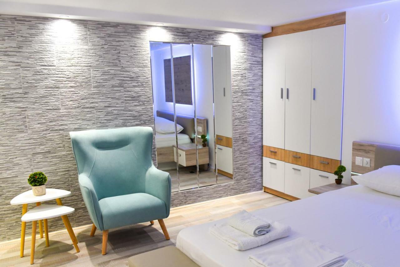 La Perla Apartments Каламата Экстерьер фото