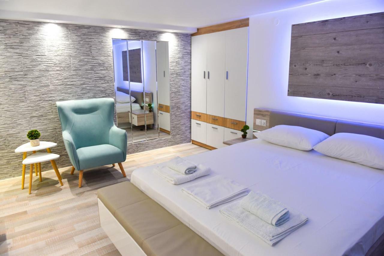 La Perla Apartments Каламата Экстерьер фото